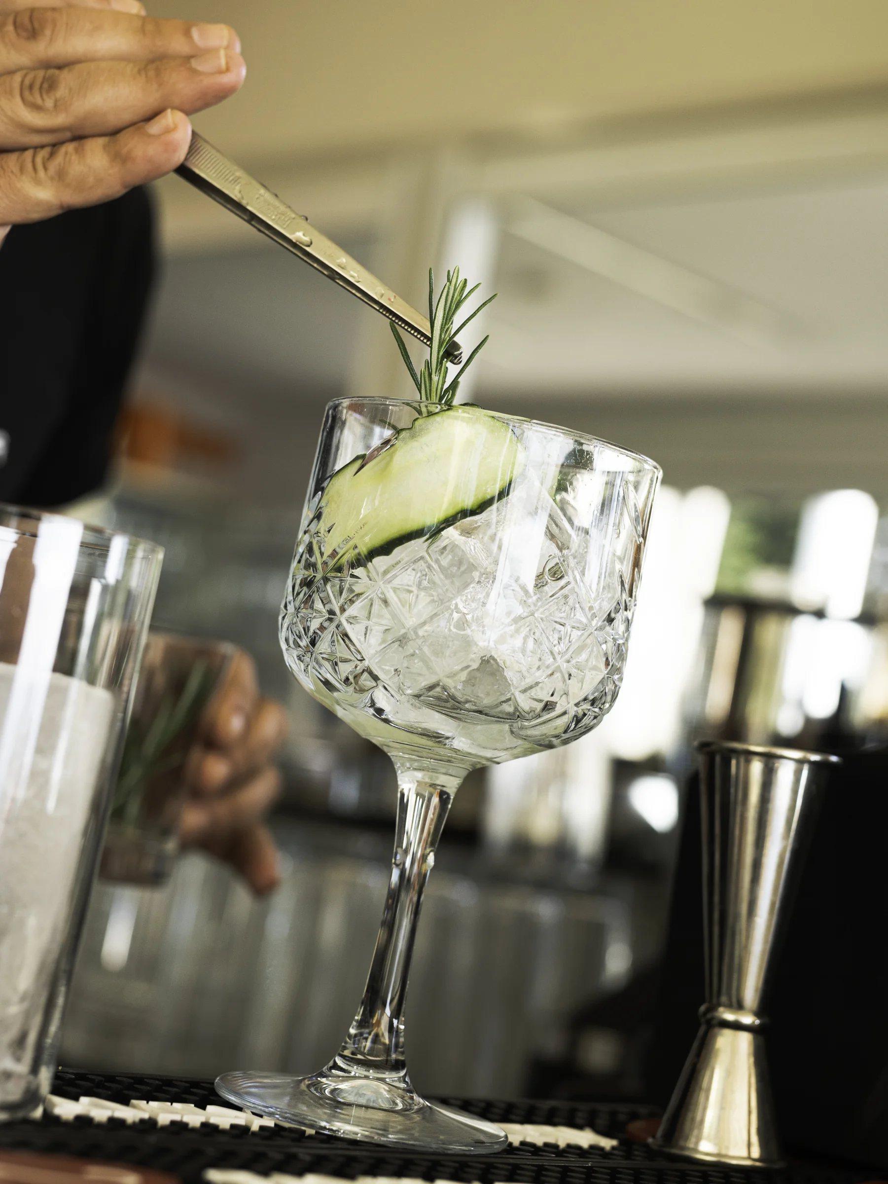 Gin tonic s krastavcem i ružmarinom